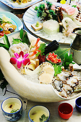 포토 JPG 그릇 접시 꽃 나뭇잎 새우 사람없음 장식 초밥 생선회 회 고추냉이 머스터드 해산물 전복 해삼 일본음식 국내포토 식물 식기 음식 잎 어패류 갑각류 양념 소스_음식 파일형식