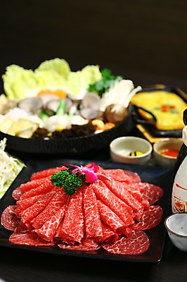 포토 JPG 그릇 접시 꽃 채소 잔 파슬리 생고기 육류 사람없음 아웃포커스 장식 컵 버섯 소고기 병 배추 샤브샤브 콘샐러드 일본음식 국내포토 식물 식기 음식 식재료 촬영기법 샐러드 파일형식