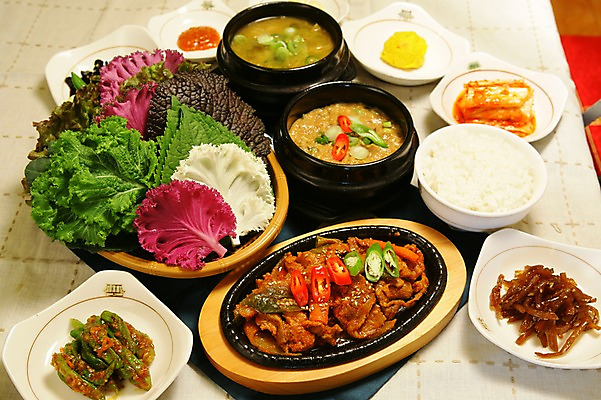 포토 JPG 그릇 접시 한식 음식 채소 고추 밥 반찬 김치 육류 사람없음 된장 상추 찌개 된장찌개 뚝배기 쌈 철판 깻잎 정식 한정식 공기밥 쌈밥 쌈밥정식 제육볶음 국내포토 식기 식재료 양념 파일형식