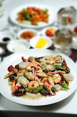 포토 JPG 그릇 접시 음식 채소 피망 새우 근접촬영 사람없음 아웃포커스 중식 해물요리 해산물 단무지 전복 해삼 맛살 국내포토 식기 뷰포인트 어패류 촬영기법 갑각류 파일형식