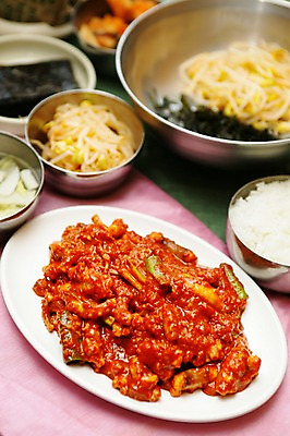 포토 JPG 그릇 접시 한식 음식 밥 근접촬영 사람없음 아웃포커스 해물요리 대접 김 해산물 매움 볶음 콩나물 물김치 낙지 낙지볶음 공기밥 국내포토 식기 뷰포인트 채소 김치 연체동물 촬영기법 수중동물 해조류 맛 나물 파일형식