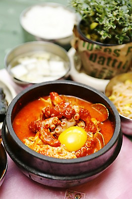 포토 JPG 식물 그릇 접시 화분 한식 음식 조개 근접촬영 사람없음 아웃포커스 계란 해물요리 찌개 해산물 뚝배기 물김치 낙지 순두부 국내포토 식기 뷰포인트 어패류 김치 연체동물 촬영기법 알 수중동물 파일형식