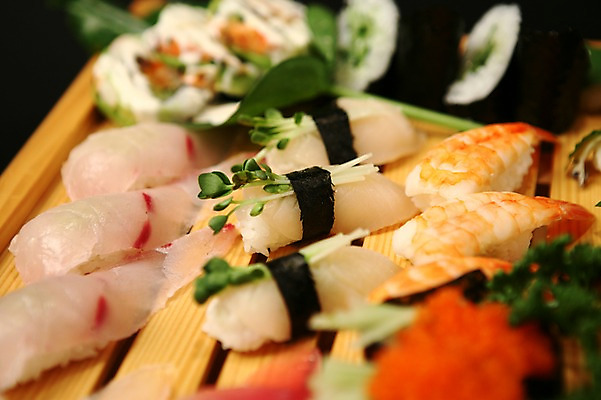 포토 JPG 음식 채소 새우 어류 근접촬영 사람없음 아웃포커스 초밥 생선초밥 김밥 롤 무순 날치알 새우초밥 일본음식 국내포토 뷰포인트 촬영기법 갑각류 알 수중동물 새싹채소 파일형식