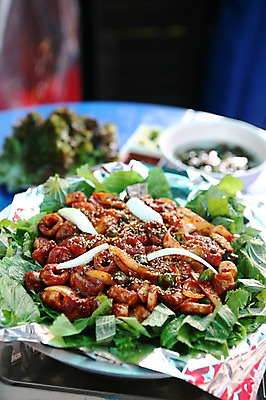 포토 JPG 그릇 접시 한식 음식 채소 양파 육류 근접촬영 사람없음 아웃포커스 내장 양념 장기 상추 은박지 쌈 국 철판 깻잎 깨 곱창 막창 국내포토 식기 뷰포인트 신체 식재료 촬영기법 조미료 파일형식