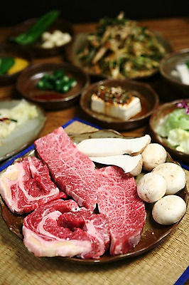 포토 JPG 그릇 접시 채소 식재료 고추 생고기 육류 사람없음 아웃포커스 버섯 샐러드 소고기 두부 양송이 연두부 국내포토 식기 음식 촬영기법 파일형식