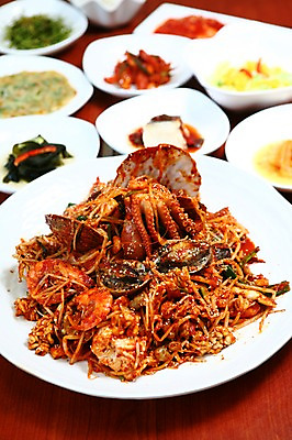 포토 JPG 그릇 접시 한식 음식 반찬 조개 김치 새우 근접촬영 사람없음 아웃포커스 해물요리 꽃게 게 전 해산물 매움 찜 두부 콩나물 부침개 전복 가리비 낙지 해물찜 국내포토 식기 뷰포인트 채소 어패류 연체동물 촬영기법 갑각류 수중동물 맛 나물 파일형식