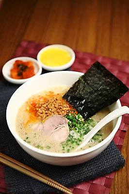 포토 JPG 그릇 접시 음식 채소 젓가락 반찬 김치 육류 사람없음 아웃포커스 숟가락 대접 라멘 라면 면류 면 양념 김 깍두기 단무지 파 일본음식 차슈 국내포토 식기 한식 식재료 촬영기법 수저 돼지고기 해조류 파일형식