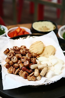 포토 JPG 그릇 접시 한식 음식 채소 반찬 양파 김치 감자 떡 육류 근접촬영 사람없음 아웃포커스 내장 장기 깍두기 구이 뚝배기 곱창 계란찜 막창 국내포토 식기 뷰포인트 신체 식재료 촬영기법 계란요리 찜 파일형식