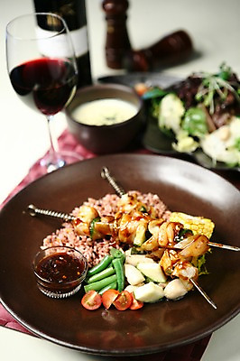 포토 JPG 그릇 접시 음식 채소 와인잔 방울토마토 고추 호박 밥 양파 잔 서양음식 옥수수 사람없음 아웃포커스 컵 와인 버섯 샐러드 꼬치 병 와인병 양념통 꼬치구이 꼬치요리 국내포토 식기 토마토 술잔 병_용기 곡류 주류 촬영기법 통 요리 양념 구이 파일형식