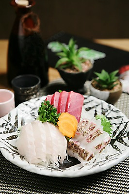 포토 JPG 식물 그릇 접시 화분 음식 채소 잔 사람없음 아웃포커스 컵 당근 초밥 생선회 회 병 참치 무순 참치회 일본음식 국내포토 식기 뿌리채소 촬영기법 어류 새싹채소 파일형식