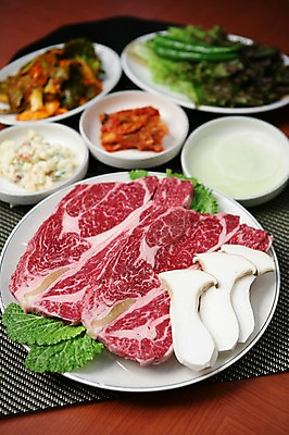 포토 JPG 그릇 접시 음식 채소 식재료 고추 반찬 김치 생고기 육류 옥수수 사람없음 아웃포커스 버섯 소고기 상추 무 배추 쌈 겉절이 콘샐러드 국내포토 식기 한식 곡류 뿌리채소 촬영기법 샐러드 파일형식