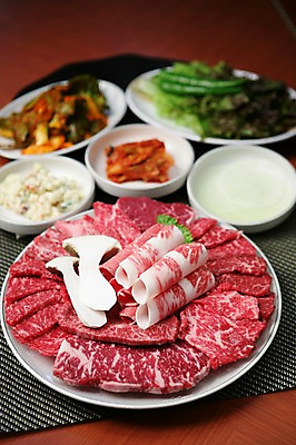 포토 JPG 그릇 접시 음식 채소 식재료 고추 반찬 김치 생고기 육류 옥수수 사람없음 아웃포커스 버섯 소고기 상추 무 쌈 차돌박이 콘샐러드 국내포토 식기 한식 곡류 뿌리채소 촬영기법 샐러드 파일형식