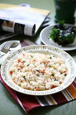 포토 JPG 그릇 접시 음식 포크 채소 밥 새우 서양음식 근접촬영 사람없음 아웃포커스 책 숟가락 샐러드 잡지 냅킨 볶음밥 국내포토 식기 뷰포인트 촬영기법 수저 갑각류 간행물 파일형식