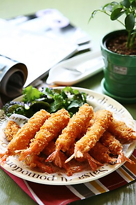 포토 JPG 식물 그릇 접시 화분 음식 포크 채소 새우 서양음식 근접촬영 사람없음 아웃포커스 책 샐러드 튀김 잡지 냅킨 새우튀김 새우요리 국내포토 식기 뷰포인트 촬영기법 갑각류 간행물 파일형식