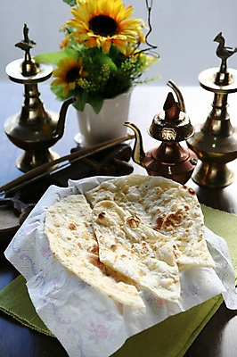 포토 JPG 꽃 음식 빵 주전자 사람없음 장식 꽃병 굽기 냅킨 반죽 밀가루 인도음식 동남아음식 토르티야 국내포토 식물 주방용품 가루 구이 동양음식 파일형식