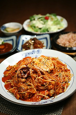 포토 JPG 그릇 접시 한식 반찬 조개 새우 사람없음 아웃포커스 샐러드 해물요리 해산물 매움 콩나물 가리비 낙지 해물찜 국내포토 식기 음식 채소 어패류 연체동물 촬영기법 갑각류 수중동물 맛 찜 나물 파일형식