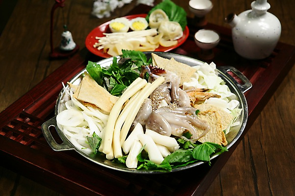 포토 JPG 그릇 접시 한식 음식 채소 술잔 양파 술병 잔 새우 떡 사람없음 컵 계란 버섯 해물요리 꽃게 게 병 냄비 어묵 해산물 만두 양배추 깻잎 전통문 팽이버섯 전골 낙지 삶은계란 해물탕 낙지전골 수제비 국내포토 식기 병_용기 연체동물 주류 갑각류 문 알 수중동물 솥 계란요리 파일형식