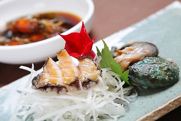 포토 JPG 그릇 접시 한식 음식 근접촬영 사람없음 아웃포커스 장식 해물요리 해산물 전복 칼집 국내포토 식기 뷰포인트 어패류 촬영기법 파일형식