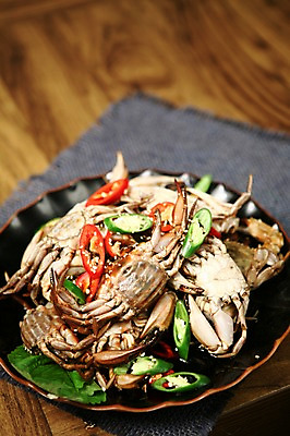 포토 JPG 그릇 접시 한식 음식 채소 고추 근접촬영 사람없음 아웃포커스 해물요리 꽃게 게 해산물 깻잎 간장 깨 게장 간장게장 국내포토 식기 뷰포인트 식재료 촬영기법 갑각류 양념 조미료 게요리 파일형식