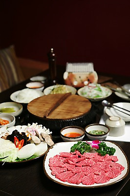 포토 JPG 그릇 접시 꽃 채소 젓가락 고추 반찬 양파 잔 수저 파슬리 생고기 육류 사람없음 아웃포커스 컵 숟가락 버섯 소고기 그릴 양배추 팽이버섯 물김치 파무침 파절이 일본음식 국내포토 식물 식기 음식 식재료 주방용품 김치 촬영기법 무침 파일형식