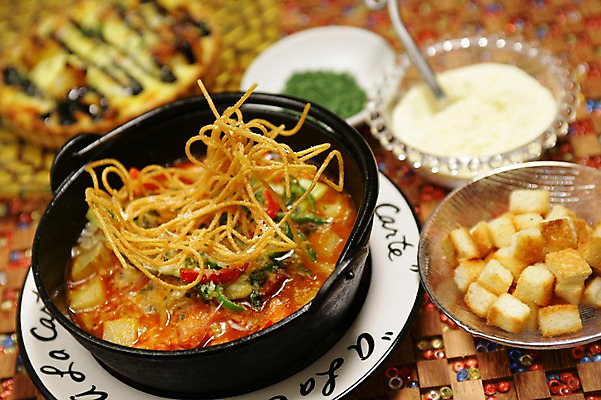 포토 JPG 그릇 접시 음식 서양음식 근접촬영 사람없음 아웃포커스 면 냄비 탕 크루통 국내포토 식기 빵 뷰포인트 촬영기법 솥 파일형식