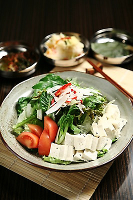 포토 JPG 그릇 접시 음식 토마토 채소 젓가락 사람없음 아웃포커스 샐러드 두부 청경채 대나무발 감자샐러드 일본음식 국내포토 식기 촬영기법 수저 파일형식