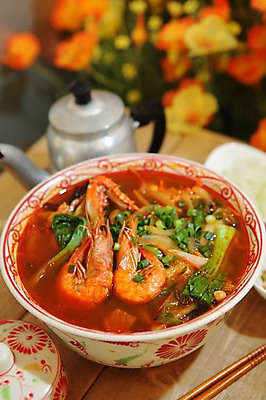 포토 JPG 그릇 접시 꽃 음식 채소 젓가락 주전자 새우 사람없음 아웃포커스 해물요리 꽃게 게 직물 대접 면류 면 해산물 국수 청경채 파 동남아음식 베트남음식 쌀국수 국내포토 식물 식기 주방용품 촬영기법 수저 갑각류 파일형식