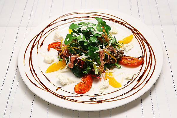 포토 JPG 그릇 접시 음식 토마토 채소 오렌지 치즈 서양음식 사람없음 장식 샐러드 카프레제 국내포토 식기 과일 유제품 파일형식