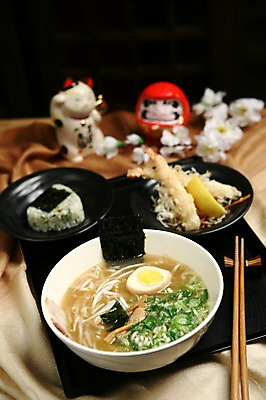 포토 JPG 그릇 접시 꽃 음식 인형 채소 젓가락 밥 새우 육류 사람없음 아웃포커스 계란 샐러드 튀김 대접 라멘 라면 면류 면 김 레몬 파 새우튀김 삶은계란 고양이인형 마네키네코 삼각김밥 숙주나물 일본음식 국내포토 식물 식기 과일 식재료 촬영기법 수저 갑각류 알 해조류 계란요리 김밥 나물 일본전통 파일형식