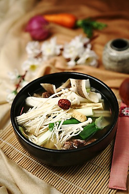 포토 JPG 그릇 꽃 한식 채소 사람없음 아웃포커스 숟가락 뚝배기 대추 갈비 대나무발 팽이버섯 파 갈비탕 국내포토 식물 식기 음식 촬영기법 수저 육류 버섯 탕 파일형식