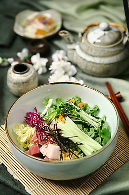 포토 JPG 그릇 접시 꽃 음식 채소 젓가락 주전자 오이 잔 어류 사람없음 아웃포커스 컵 샐러드 생선회 회 대접 김 상추 덮밥 양배추 비빔밥 깨 대나무발 무순 회덮밥 일본음식 국내포토 식물 식기 한식 식재료 주방용품 촬영기법 수저 수중동물 조미료 해조류 새싹채소 파일형식