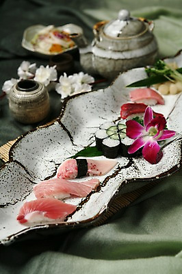 포토 JPG 그릇 접시 꽃 음식 주전자 잔 어류 사람없음 아웃포커스 장식 컵 초밥 샐러드 생선초밥 김밥 락교 일본음식 국내포토 식물 식기 주방용품 촬영기법 수중동물 염교 파일형식