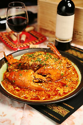 포토 JPG 그릇 접시 음식 와인잔 잔 서양음식 사람없음 아웃포커스 컵 와인 해물요리 양념 병 바닷가재 해산물 와인병 코르크 집게발 국내포토 식기 술잔 병_용기 주류 촬영기법 가재 파일형식