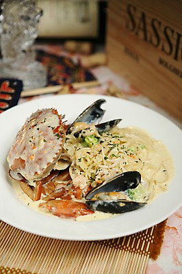 포토 JPG 그릇 접시 음식 조개 새우 파스타 서양음식 스파게티 사람없음 아웃포커스 해물요리 꽃게 게 면류 면 해산물 홍합 코르크 해물스파게티 크림스파게티 크림소스파스타 해물파스타 국내포토 식기 어패류 촬영기법 갑각류 파일형식