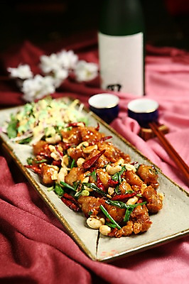 포토 JPG 그릇 접시 꽃 음식 채소 술잔 젓가락 고추 잔 새우 사람없음 아웃포커스 컵 중식 샐러드 병 볶음 땅콩 깐풍기 국내포토 식물 식기 촬영기법 수저 갑각류 견과류 파일형식