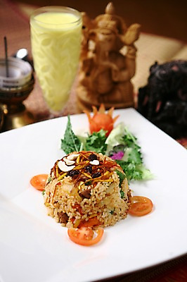 포토 JPG 그릇 접시 음료 음식 채소 방울토마토 밥 잔 사람없음 아웃포커스 장식 컵 주스 샐러드 볶음밥 인도음식 동남아음식 국내포토 식기 토마토 촬영기법 동양음식 파일형식