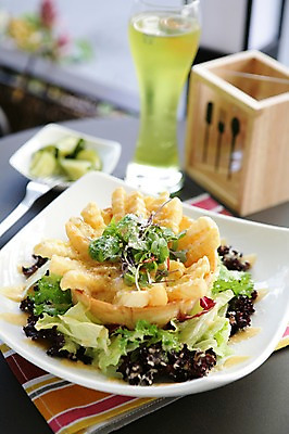 포토 JPG 그릇 접시 음료 음식 채소 잔 감자 서양음식 사람없음 아웃포커스 장식 컵 주스 샐러드 튀김 감자튀김 양상추 상추 피클 수저통 국내포토 식기 촬영기법 절임 파일형식