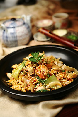 포토 JPG 그릇 접시 음식 채소 주전자 잔 새우 사람없음 아웃포커스 컵 면류 면 볶음 청경채 볶음면 볶음우동 일본음식 국내포토 식기 주방용품 촬영기법 갑각류 우동 파일형식