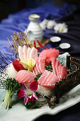 포토 JPG 그릇 접시 꽃 음식 채소 술잔 술병 잔 어류 사람없음 아웃포커스 장식 컵 초밥 생선회 회 레몬 무순 일본음식 국내포토 식물 식기 과일 병_용기 주류 촬영기법 수중동물 새싹채소 파일형식