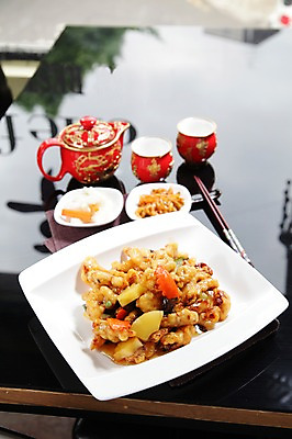 포토 JPG 그릇 접시 음식 젓가락 식탁 탁자 주전자 반찬 잔 육류 사람없음 아웃포커스 컵 중식 튀김 찻잔 탕수육 국내포토 식기 가구 식재료 주방용품 촬영기법 수저 파일형식