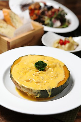 포토 JPG 그릇 접시 음식 빵 채소 호박 파스타 서양음식 스파게티 사람없음 아웃포커스 면류 면 브로콜리 피클 마늘빵 국내포토 식기 촬영기법 절임 파일형식