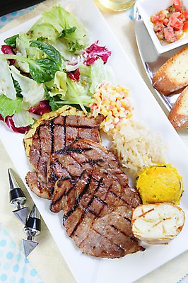 포토 JPG 그릇 접시 음식 빵 채소 감자 서양음식 육류 스테이크 사람없음 하이앵글 샐러드 구이 마늘빵 콘샐러드 국내포토 식기 뷰포인트 식재료 파일형식