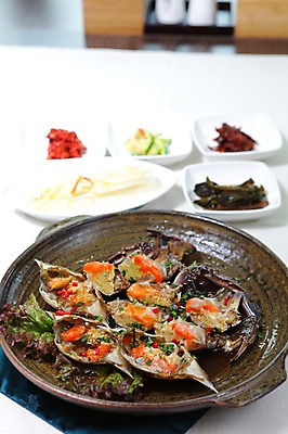 포토 JPG 그릇 접시 한식 음식 호박 반찬 김치 사람없음 아웃포커스 해물요리 꽃게 게 내장 장기 상추 해산물 간장 백김치 게장 간장게장 국내포토 식기 신체 채소 촬영기법 갑각류 양념 게요리 파일형식