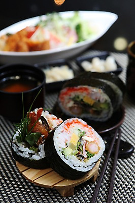 포토 JPG 그릇 접시 음식 젓가락 사람없음 아웃포커스 초밥 김밥 락교 일본음식 국내포토 식기 촬영기법 수저 염교 파일형식