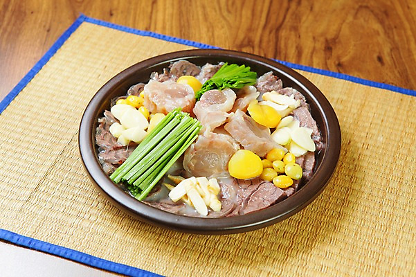 포토 JPG 그릇 접시 한식 음식 채소 식재료 마늘 육류 사람없음 밤 돗자리 부추 사골 우족 은행열매 국내포토 식기 열매 견과류 파일형식