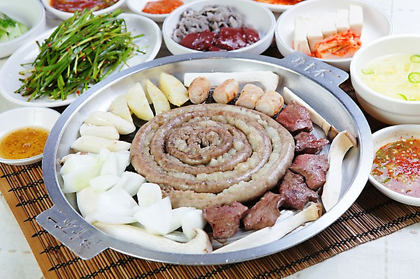 포토 JPG 그릇 접시 채소 반찬 양파 김치 감자 생고기 육류 사람없음 버섯 소고기 구이 간 철판 두부 대나무발 부추 곱창 막창 기름장 부추무침 콩나물국 국내포토 식기 한식 음식 식재료 장기_의학 국물 무침 파일형식