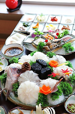 포토 JPG 그릇 접시 음식 단풍 채소 나뭇잎 어류 사람없음 아웃포커스 장식 당근 초밥 생선회 회 소라 레몬 생선초밥 솔방울 숯 일본음식 국내포토 식기 잎 과일 어패류 뿌리채소 촬영기법 수중동물 파일형식