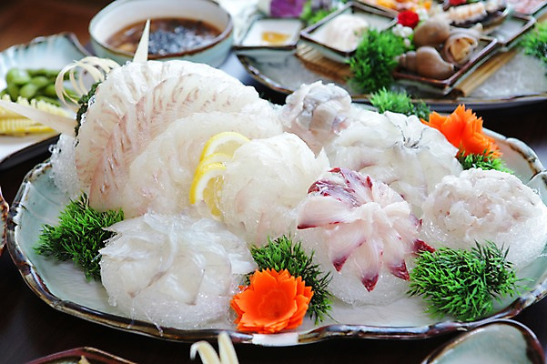 포토 JPG 그릇 접시 음식 채소 어류 사람없음 아웃포커스 장식 당근 초밥 생선회 회 레몬 일본음식 국내포토 식기 과일 뿌리채소 촬영기법 수중동물 파일형식