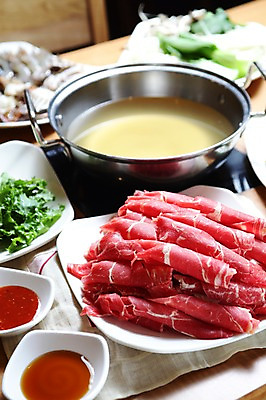 포토 JPG 그릇 접시 채소 생고기 육류 사람없음 아웃포커스 소고기 냄비 샤브샤브 육수 일본음식 국내포토 식기 음식 식재료 촬영기법 솥 파일형식