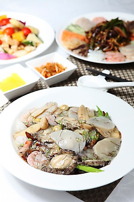 포토 JPG 그릇 접시 음식 젓가락 사람없음 아웃포커스 중식 숟가락 해물요리 해산물 단무지 전복 국내포토 식기 어패류 촬영기법 수저 파일형식